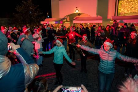 Prihod Dedka Mraza s spremstvom